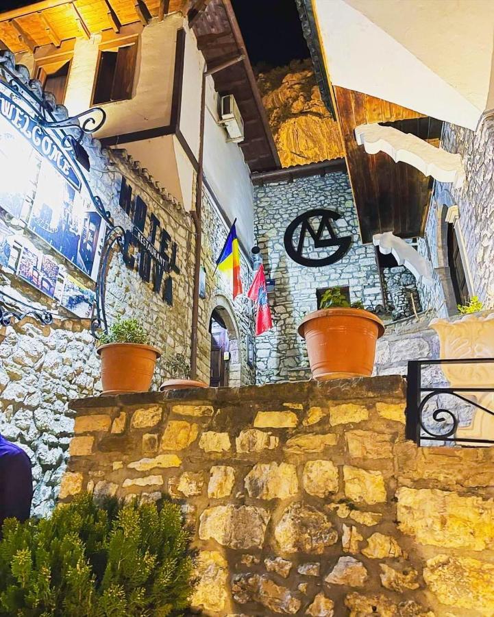 Guva Mangalem Hotel Restaurant Berat Exterior photo