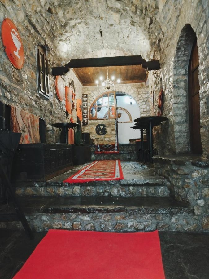 Guva Mangalem Hotel Restaurant Berat Exterior photo