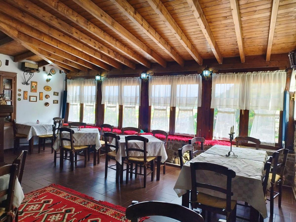 Guva Mangalem Hotel Restaurant Berat Exterior photo