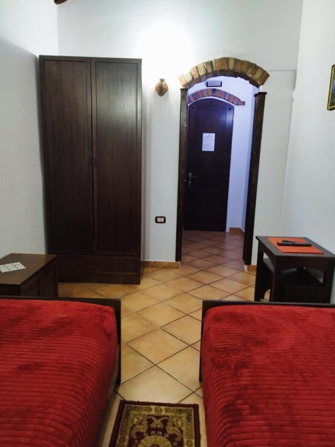 Guva Mangalem Hotel Restaurant Berat Exterior photo