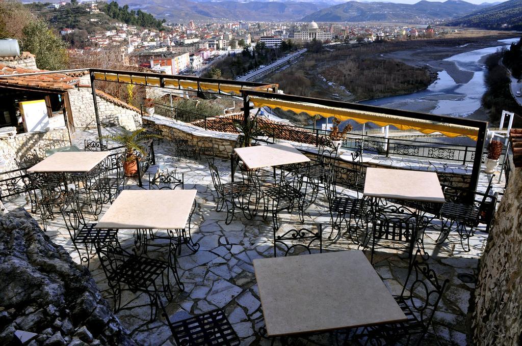 Guva Mangalem Hotel Restaurant Berat Exterior photo